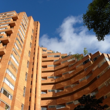 Estampilla conmemorativa 50 años Torres del Parque