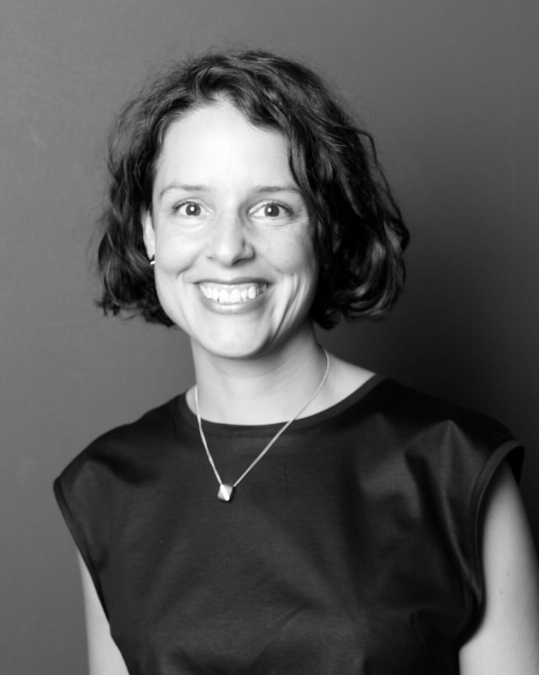 LORETA CASTRO REGUERA